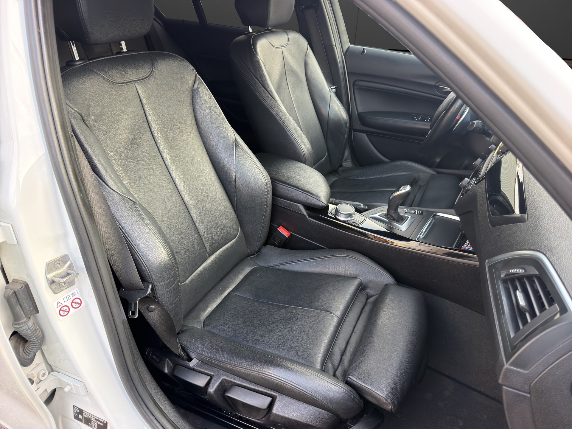 BMW 120d xDrive Edition Sport Line Steptronic-image-17
