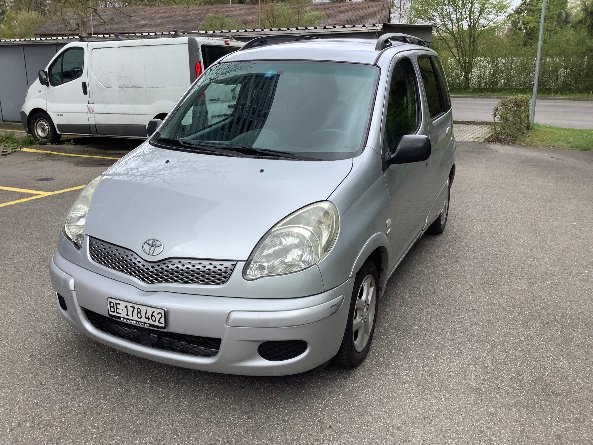TOYOTA Yaris Verso 1.3 Linea Luna-image-2