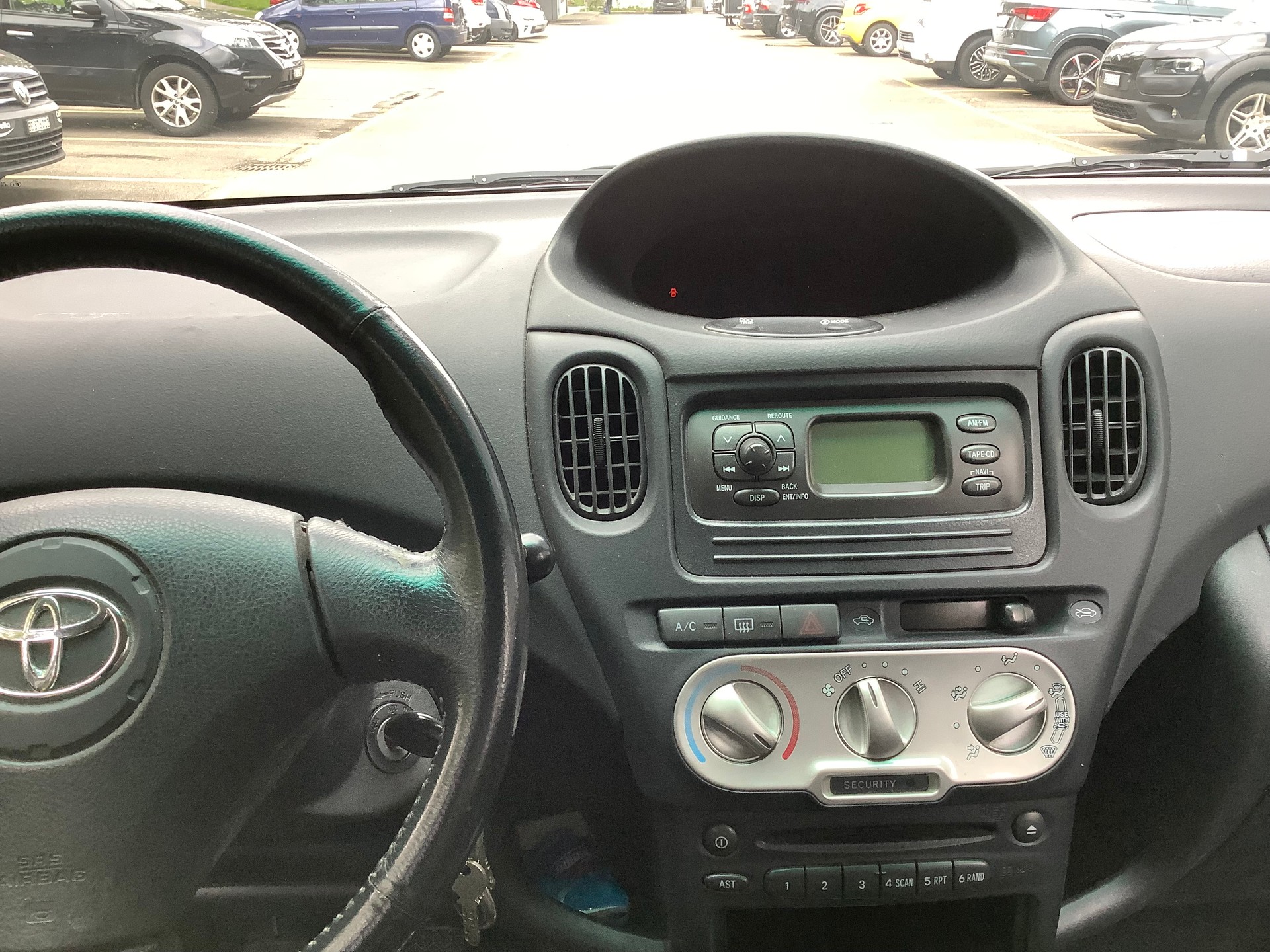 TOYOTA Yaris Verso 1.3 Linea Luna-image-11
