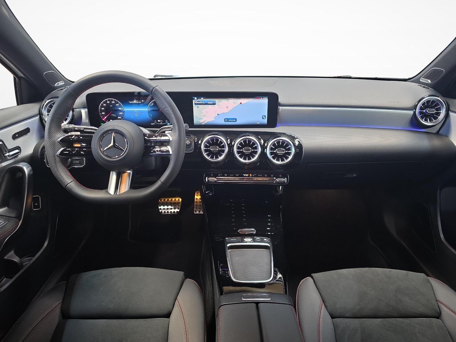 MERCEDES-BENZ A 250 e EQ Star AMG Line-image-9