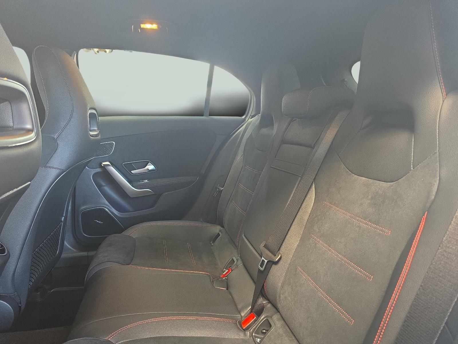 MERCEDES-BENZ A 250 e EQ Star AMG Line-image-11