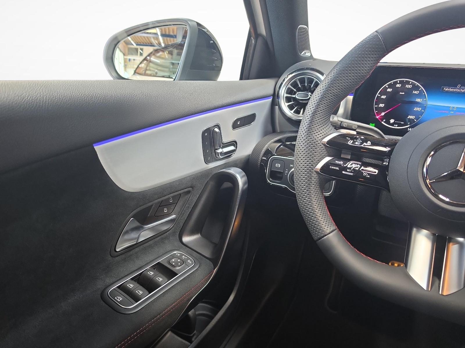 MERCEDES-BENZ A 250 e EQ Star AMG Line-image-8