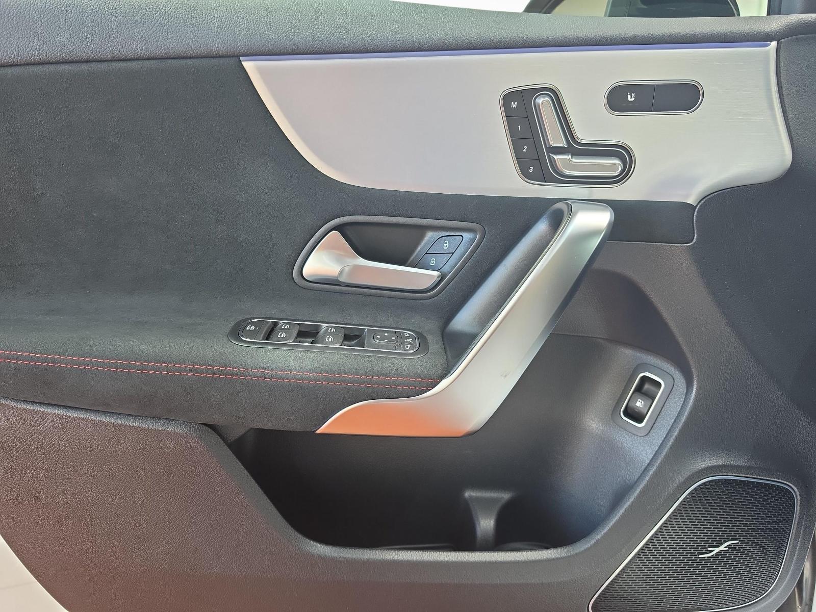 MERCEDES-BENZ A 250 e EQ Star AMG Line-image-7