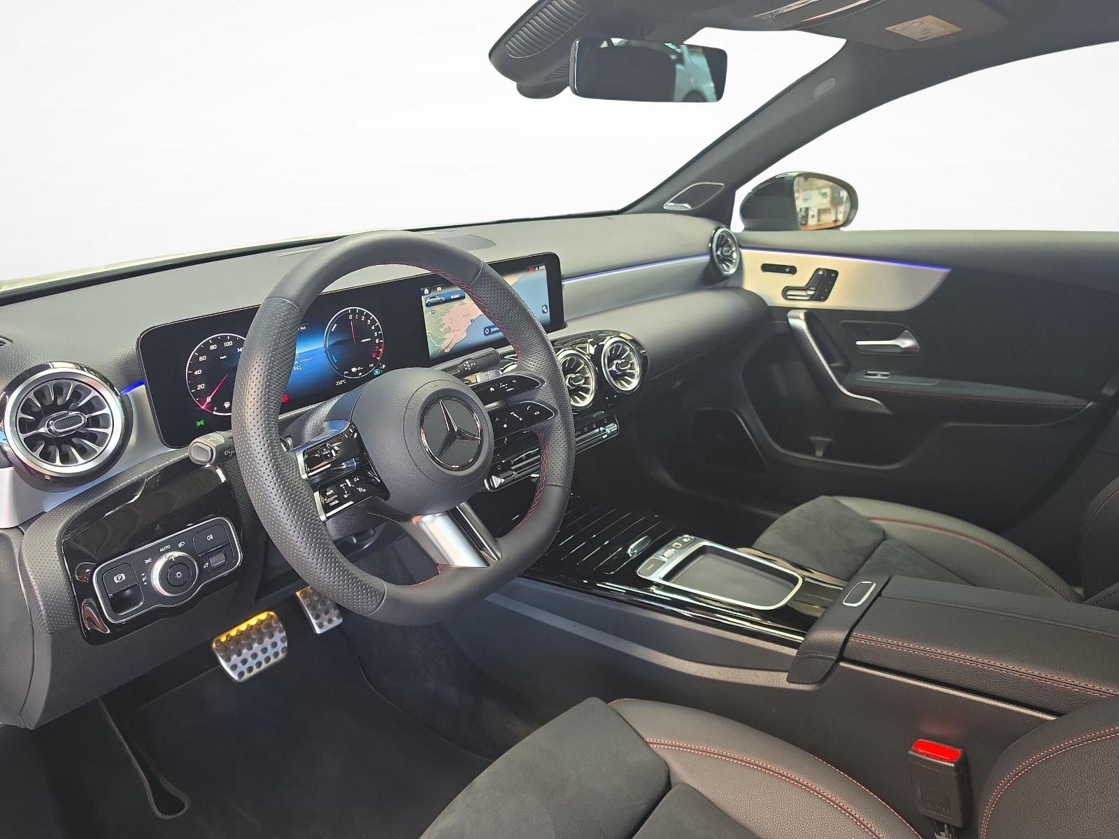 MERCEDES-BENZ A 250 e EQ Star AMG Line-image-6