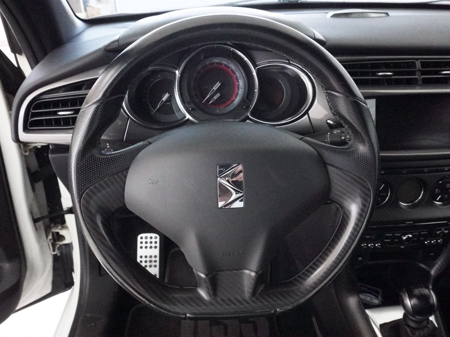 DS AUTOMOBILES DS3 1.6 THP Racing-image-9
