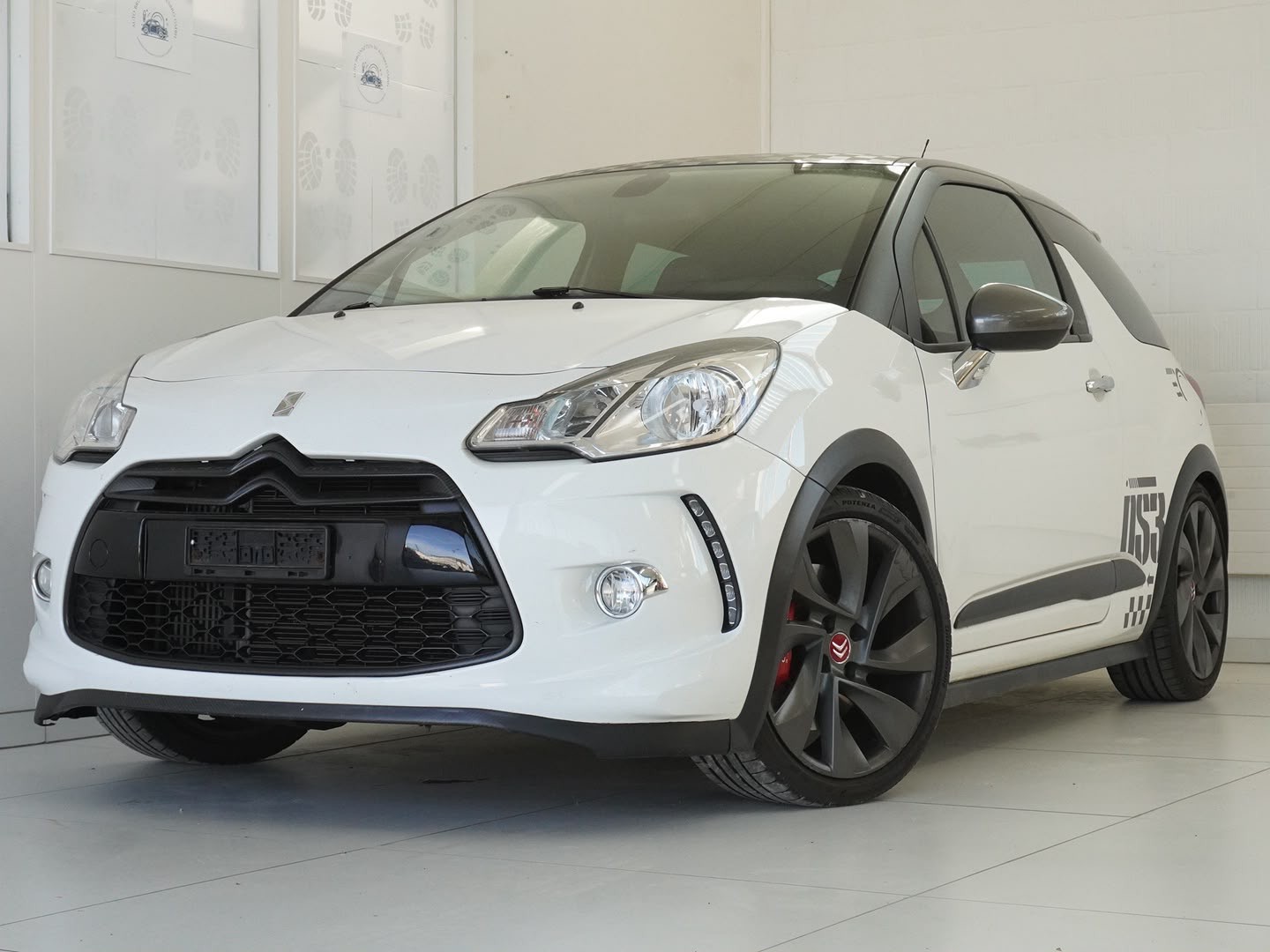 DS AUTOMOBILES DS3 1.6 THP Racing-image-0