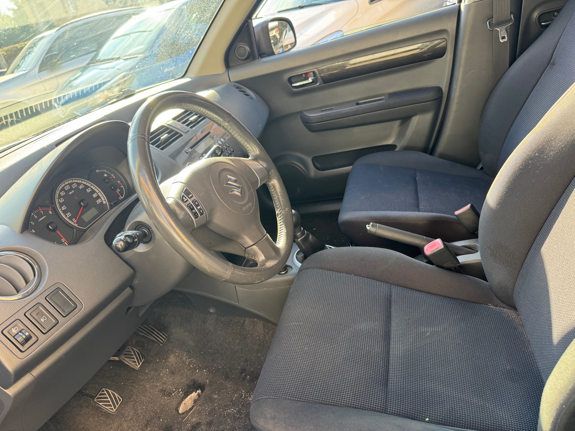 SUZUKI Swift 1.3i 16V GL Top 4x4-image-10