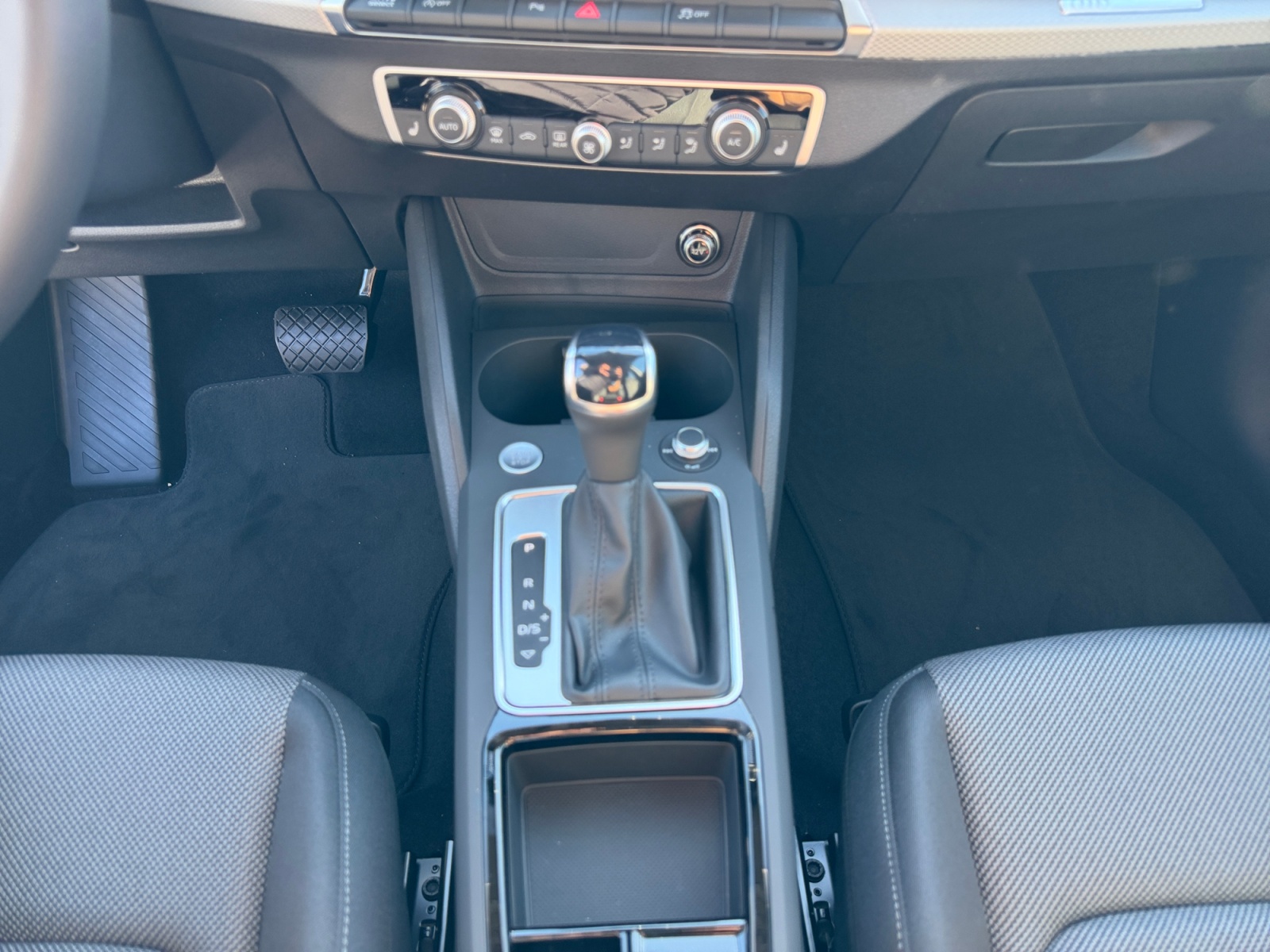 AUDI Q2 35 TFSI S line S-tronic-image-14