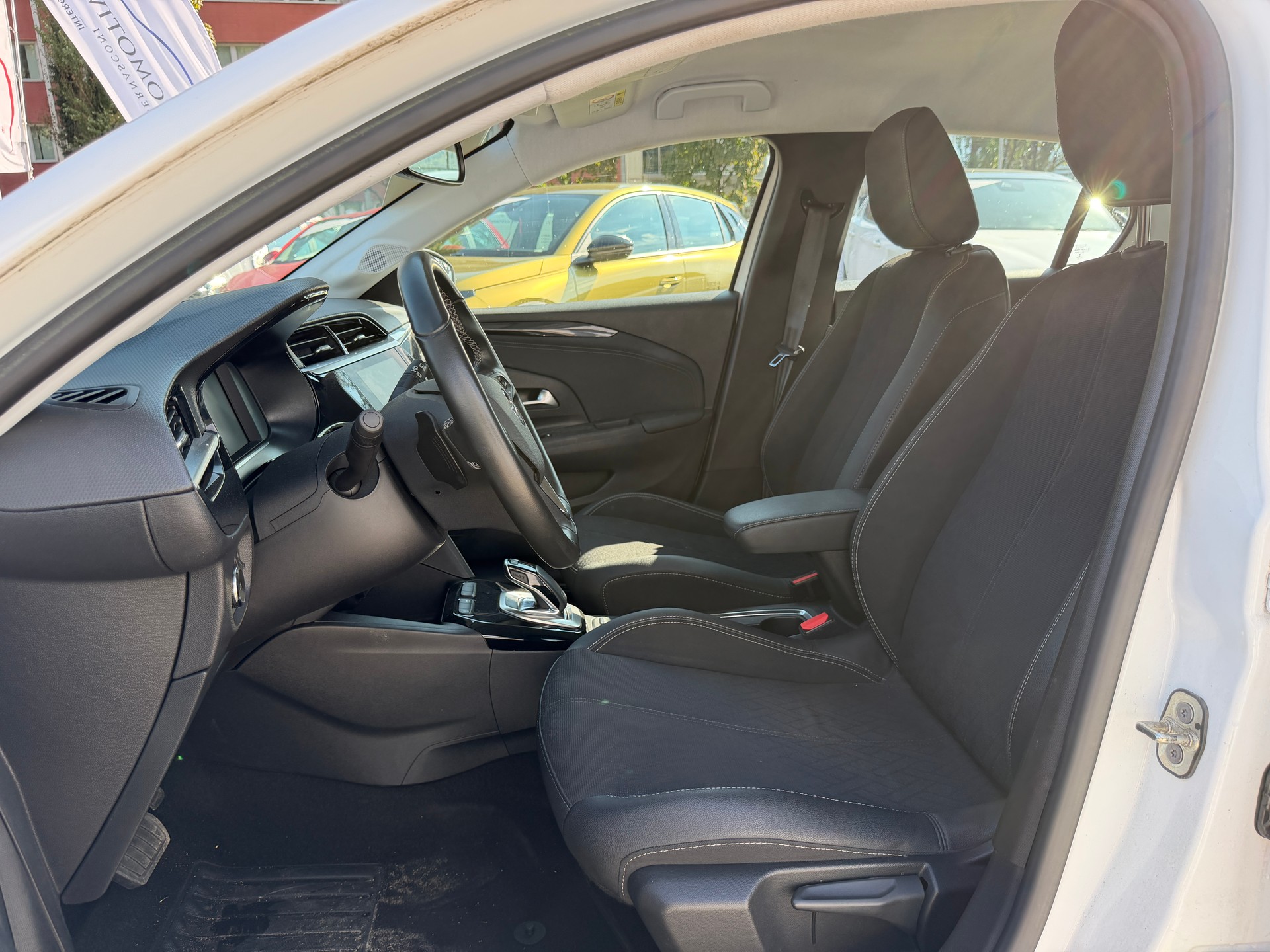 OPEL Corsa 1.2 TP Elegance-image-8