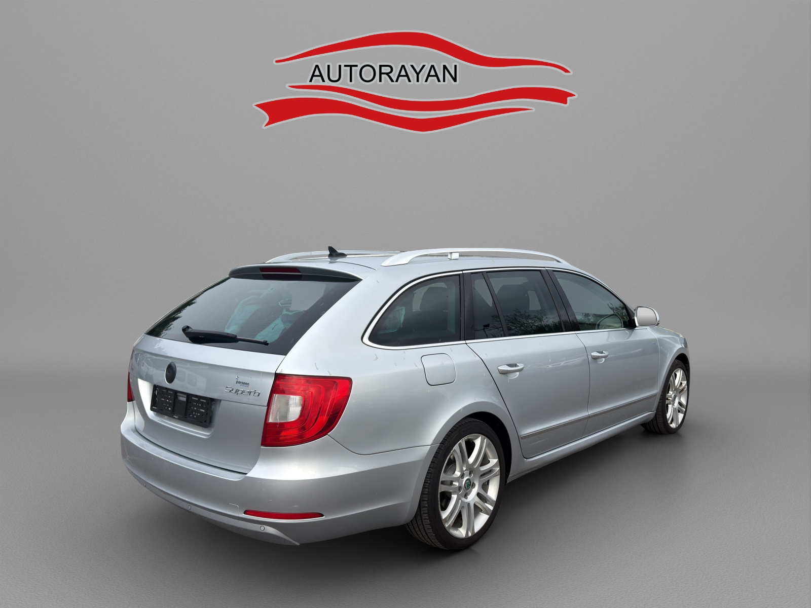 SKODA Superb Combi 2.0 TDi Elegance-image-4