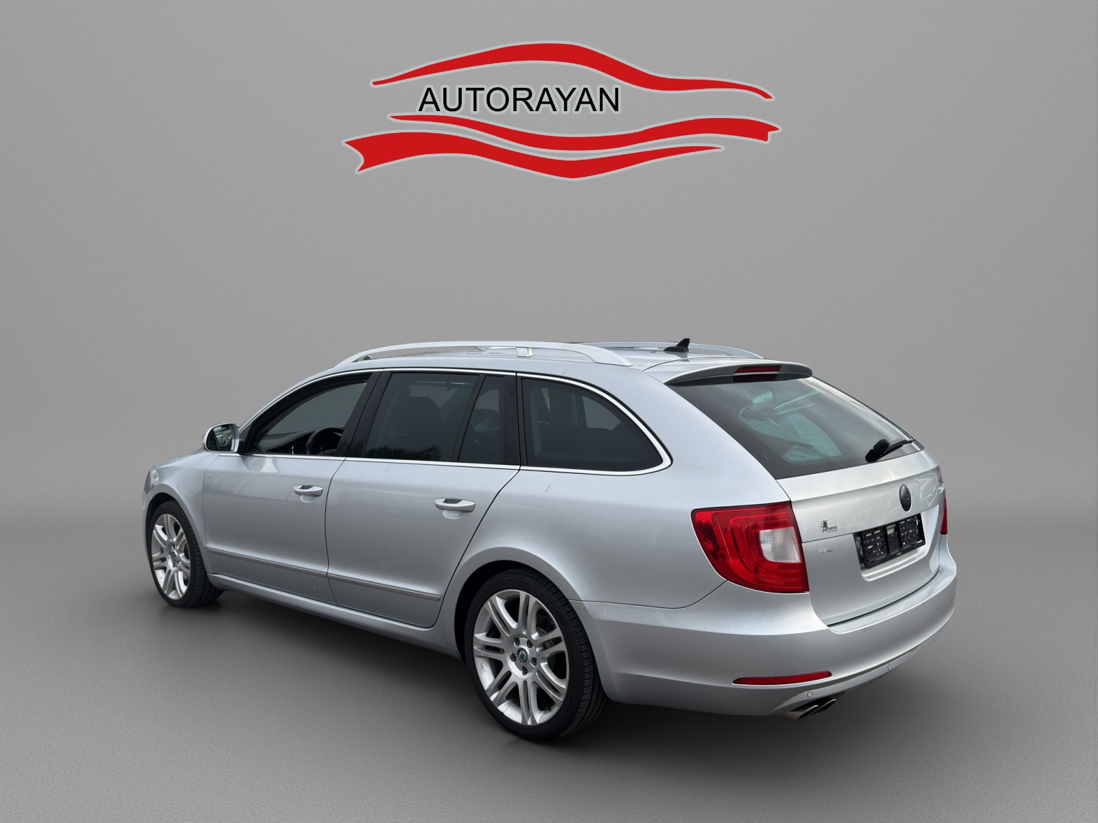 SKODA Superb Combi 2.0 TDi Elegance-image-5