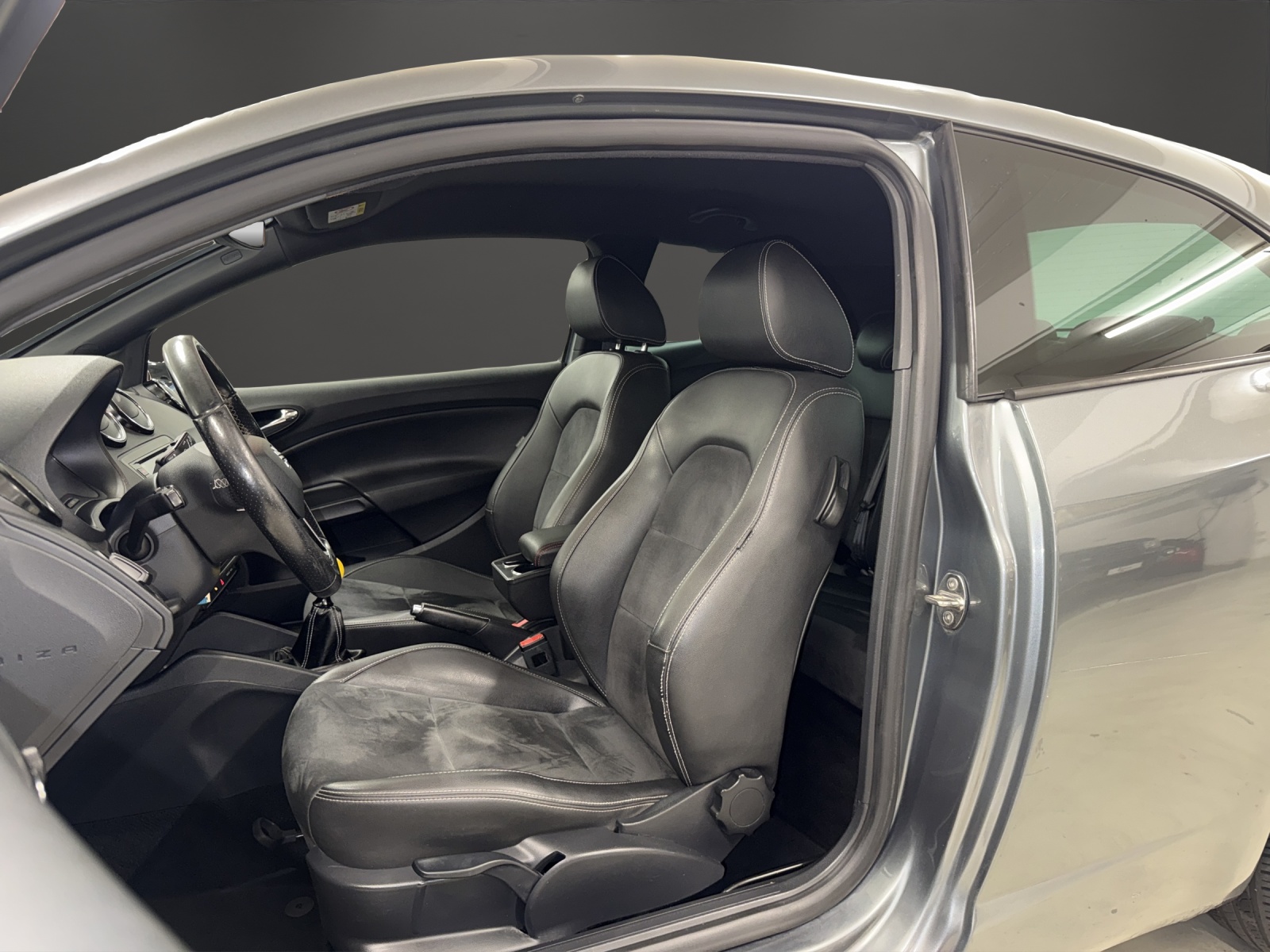 SEAT Ibiza SC 1.8 TSI Cupra-image-6