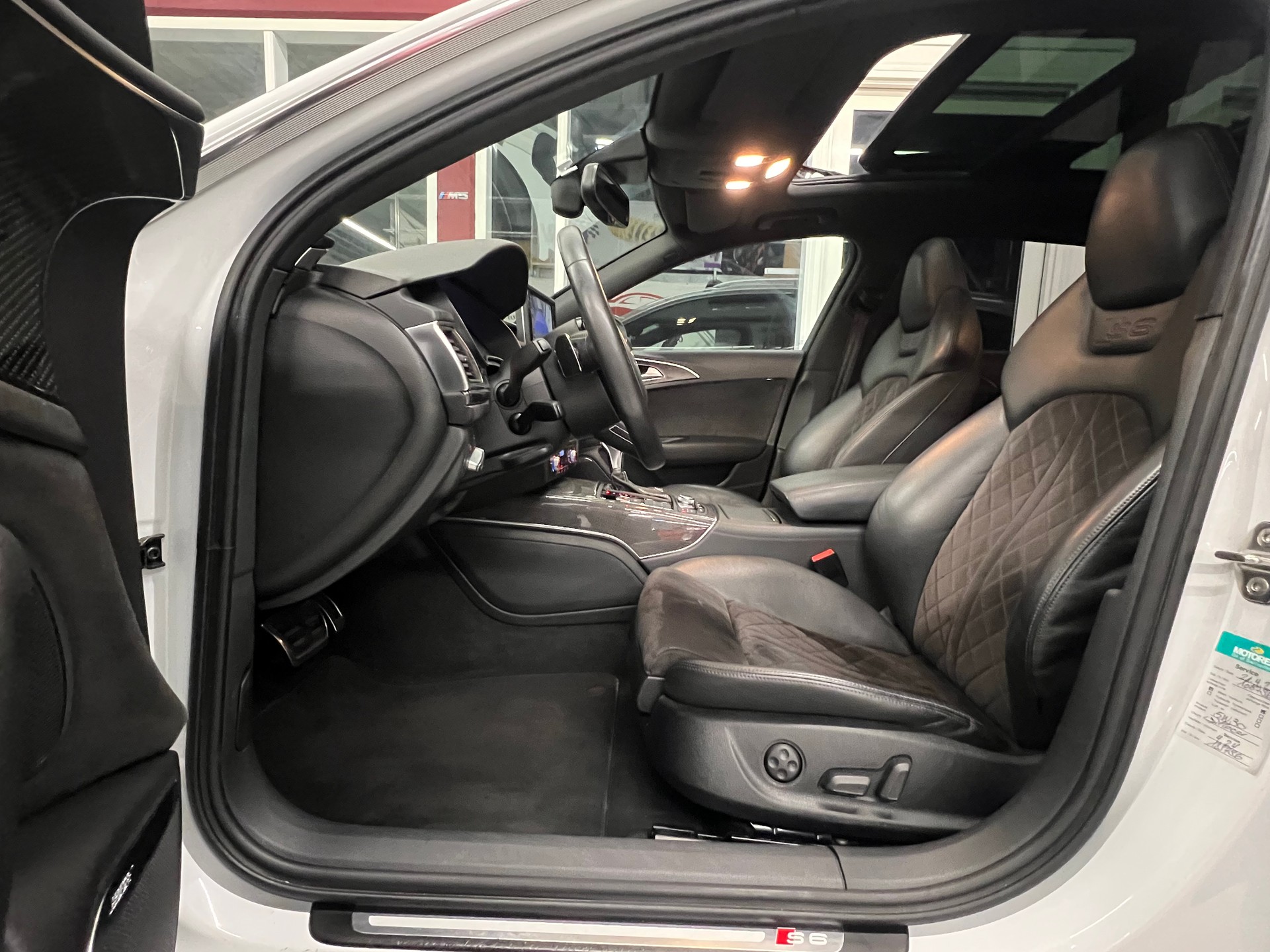 AUDI S6 Avant 4.0 TFSI V8 quattro S-tronic-image-11