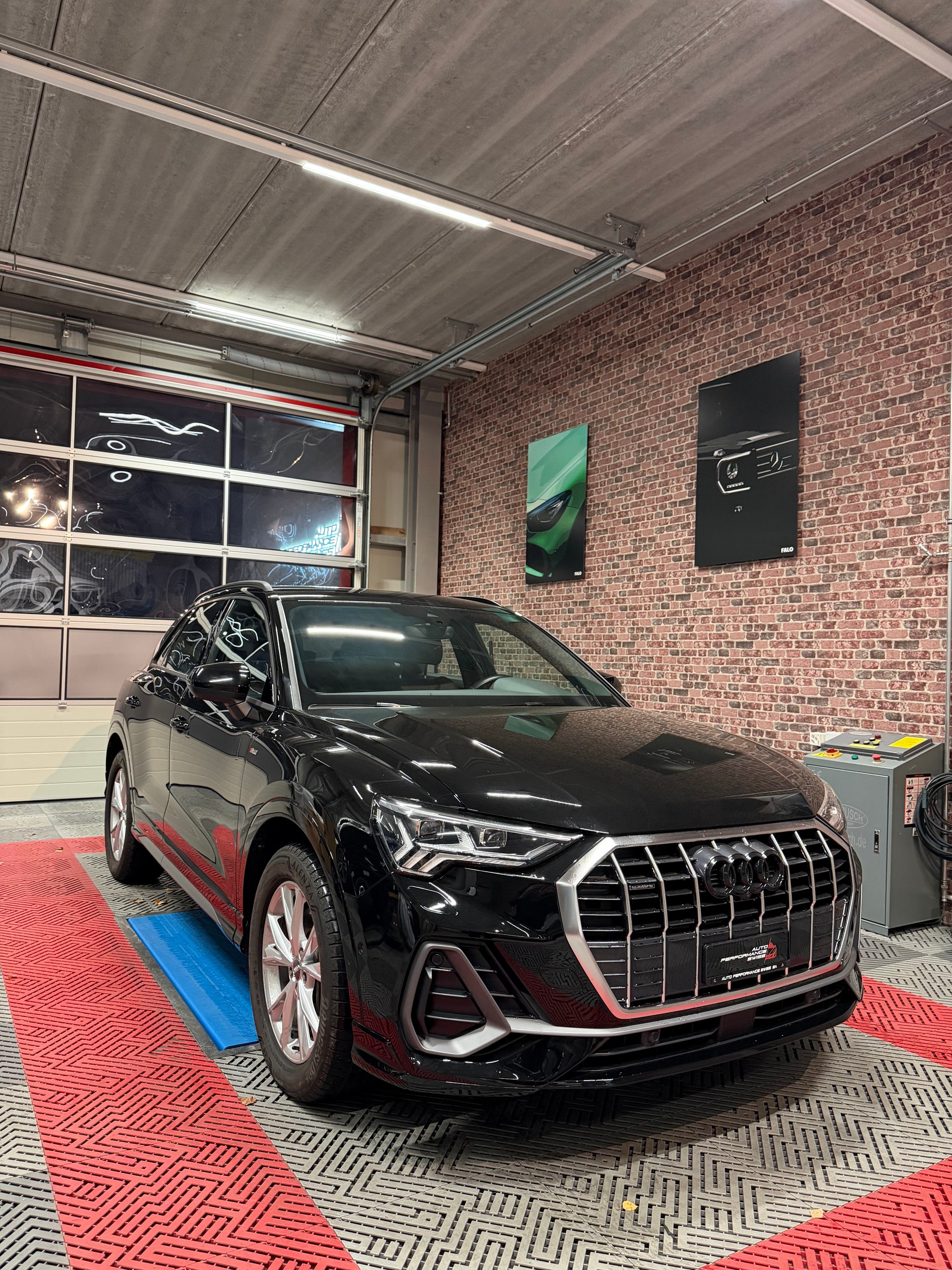 AUDI Q3 40 TFSI S line quattro S-tronic-image-5