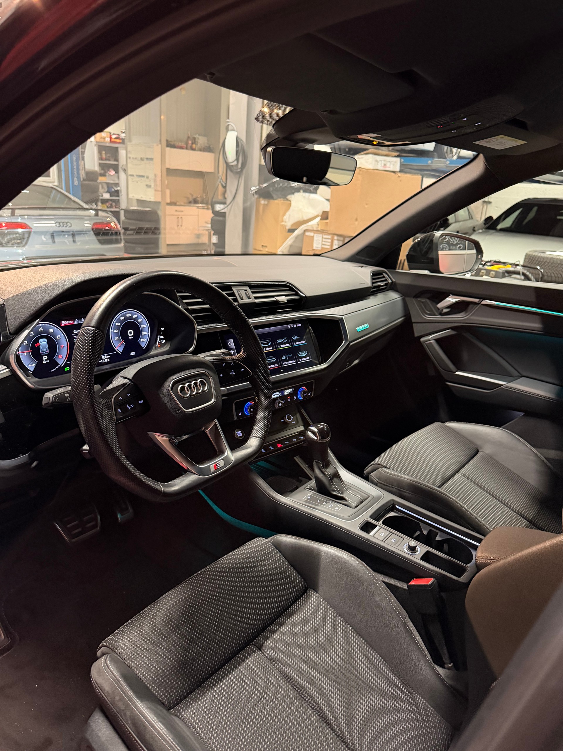 AUDI Q3 40 TFSI S line quattro S-tronic-image-6