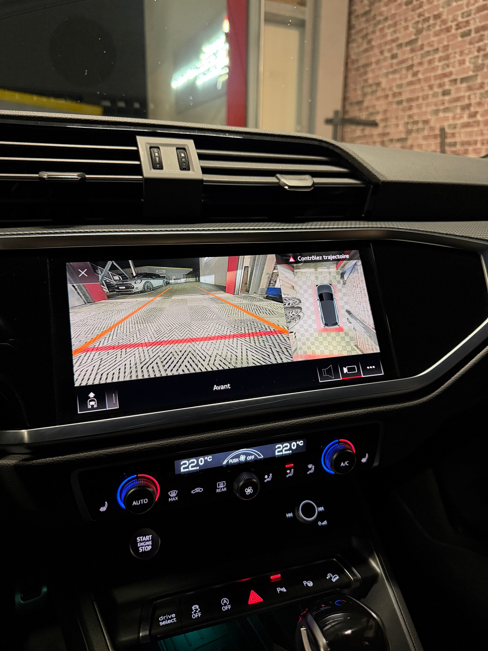 AUDI Q3 40 TFSI S line quattro S-tronic-image-11