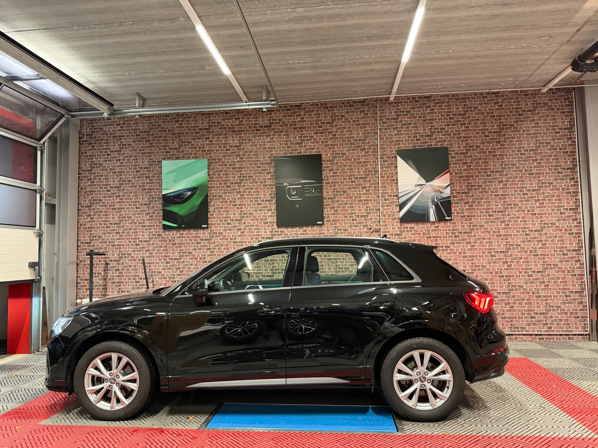 AUDI Q3 40 TFSI S line quattro S-tronic-image-1