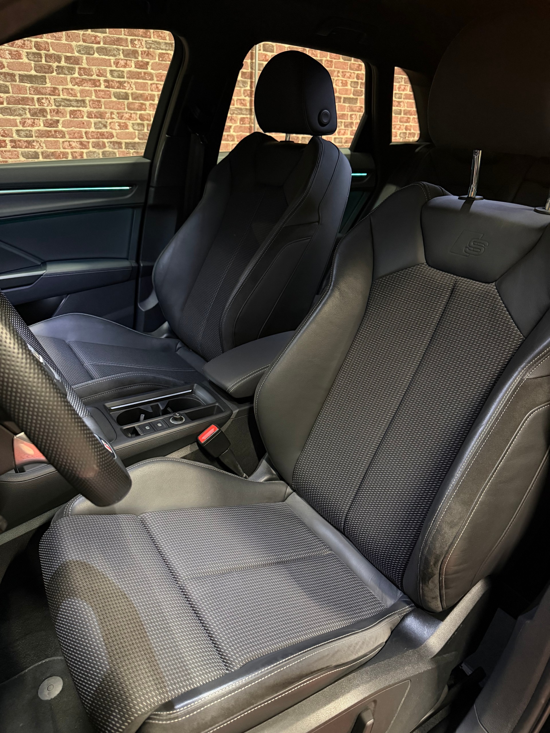 AUDI Q3 40 TFSI S line quattro S-tronic-image-7