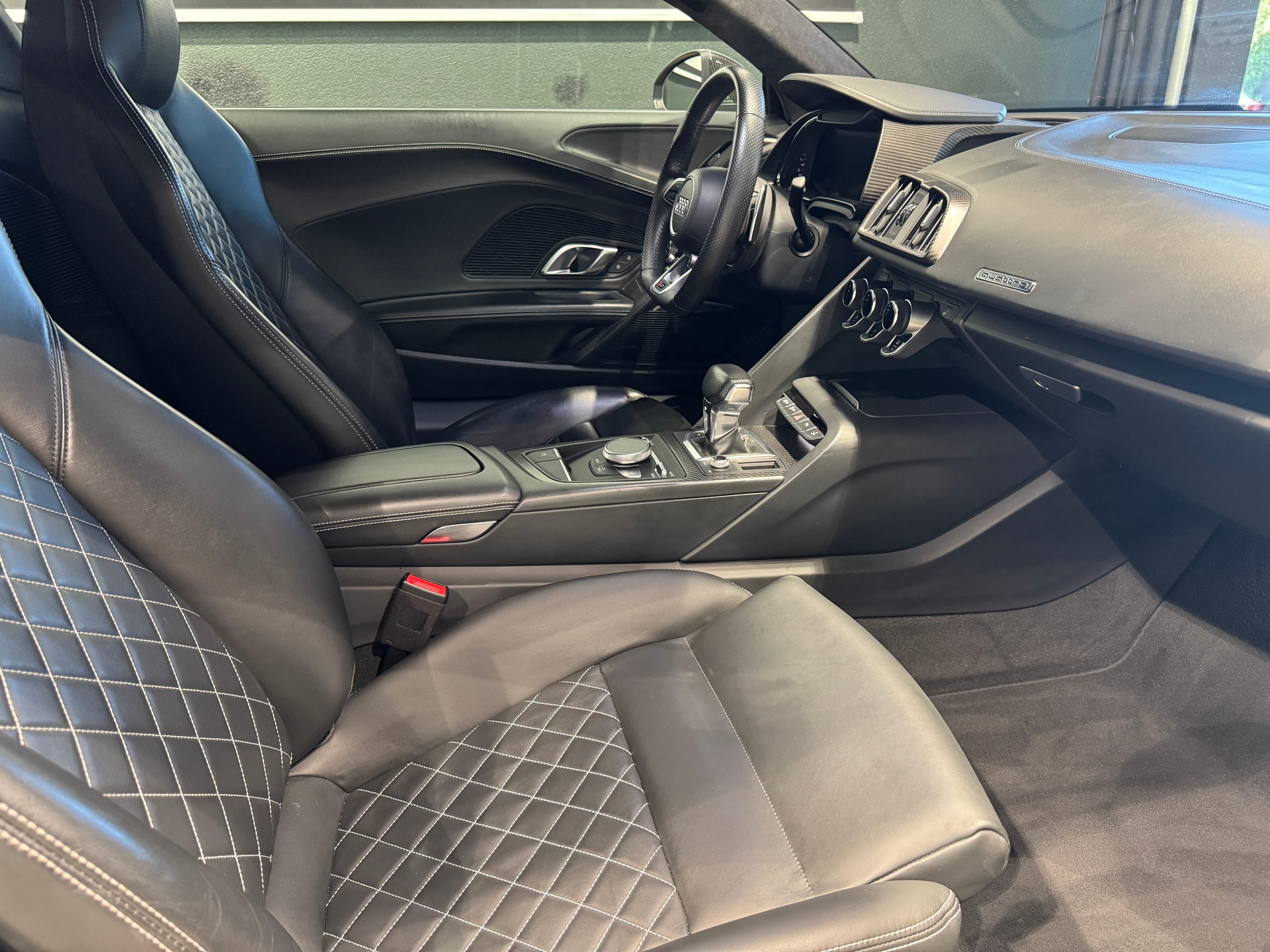 AUDI R8 Coupé 5.2 S-Tronic-image-13