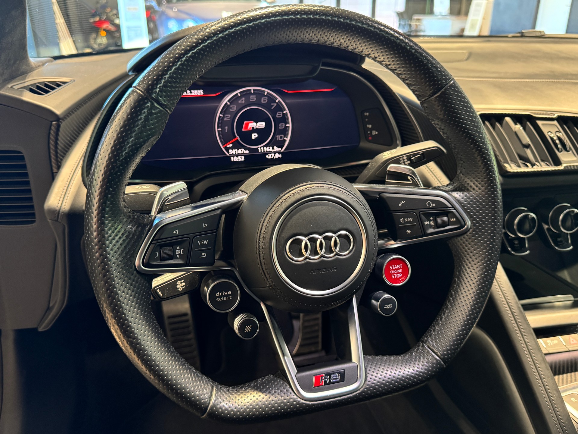 AUDI R8 Coupé 5.2 S-Tronic-image-12