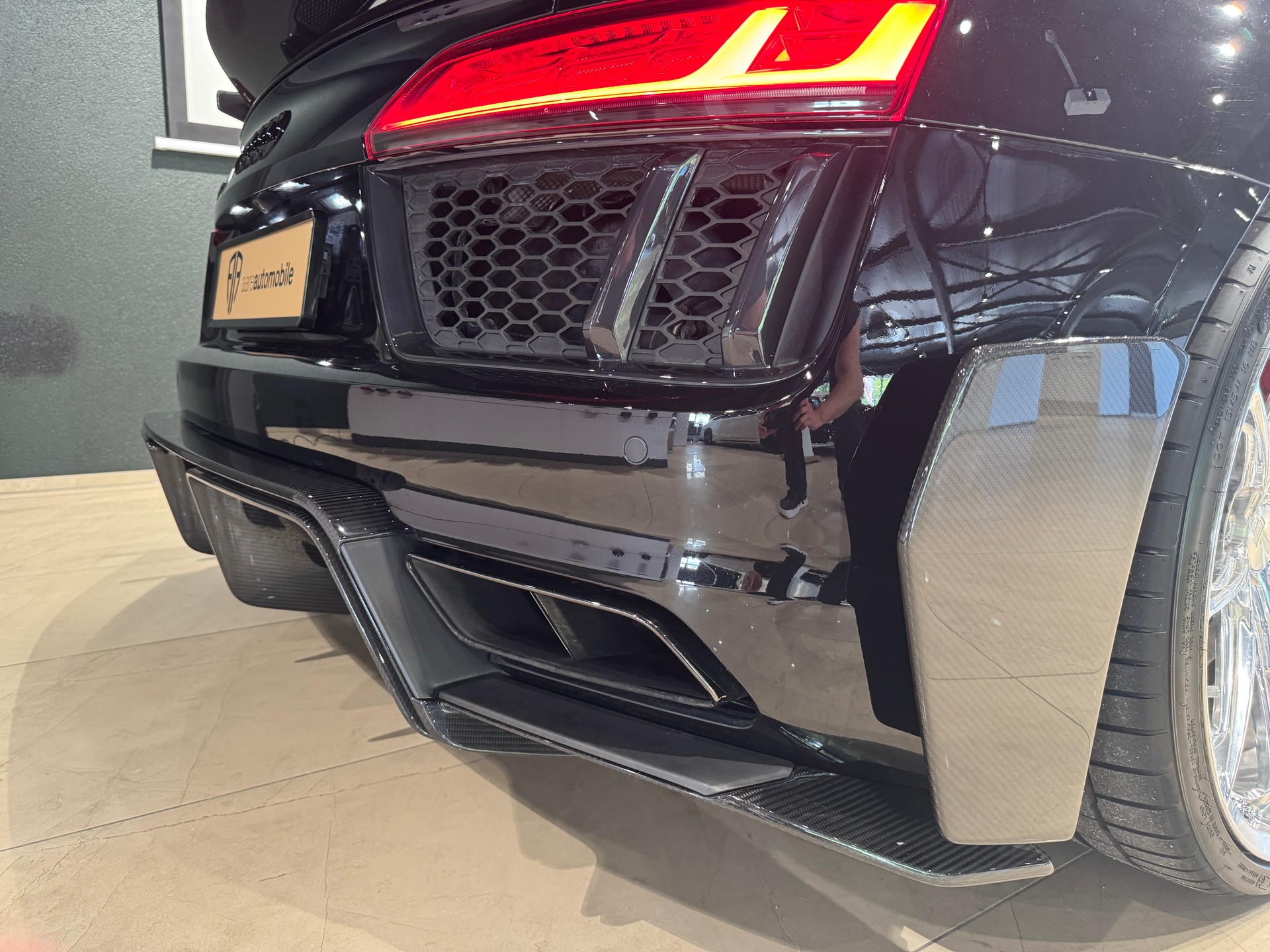 AUDI R8 Coupé 5.2 S-Tronic-image-8