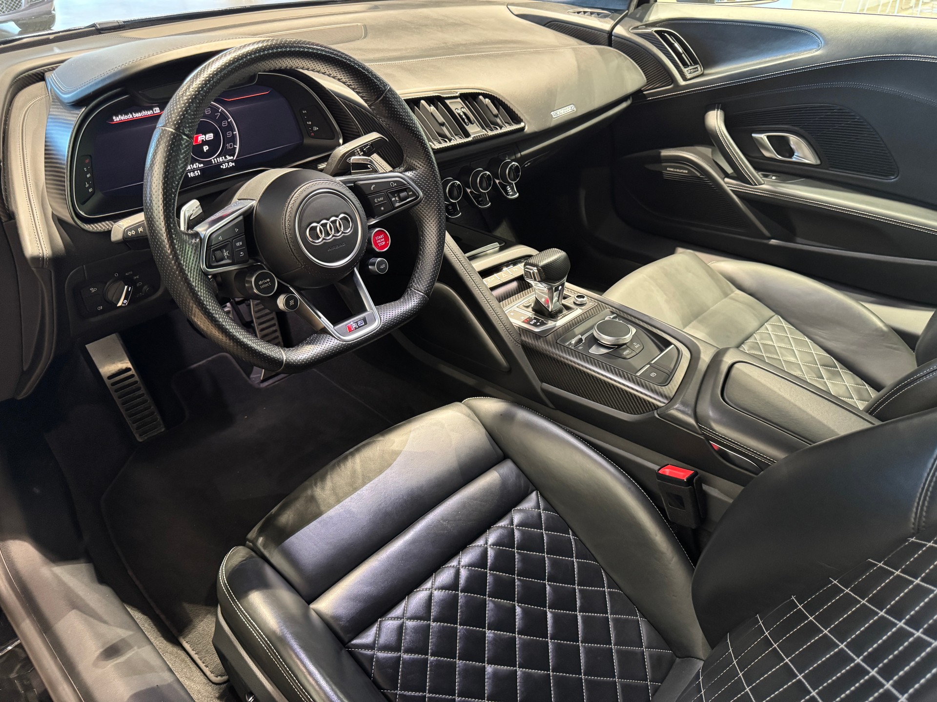 AUDI R8 Coupé 5.2 S-Tronic-image-11