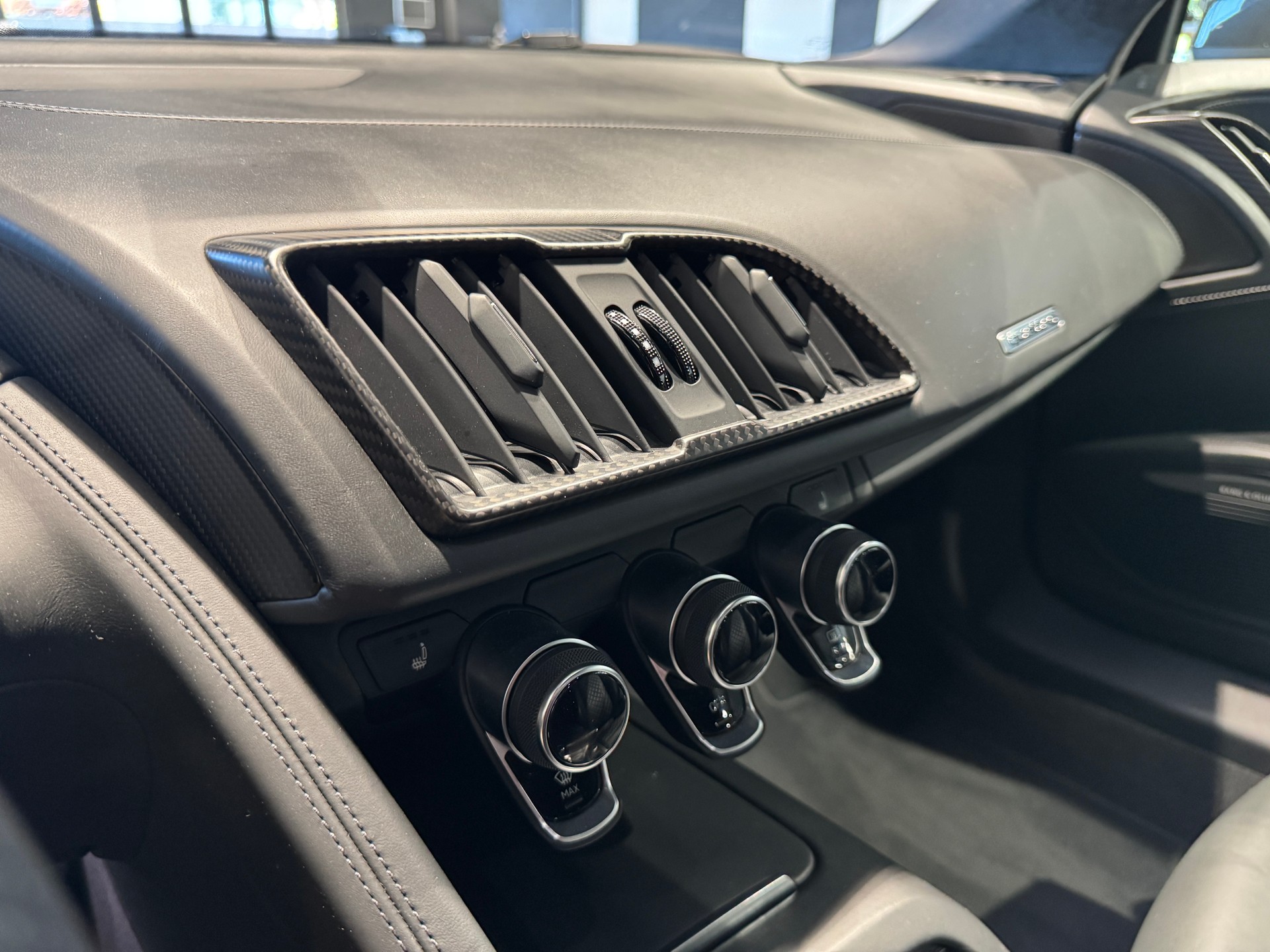 AUDI R8 Coupé 5.2 S-Tronic-image-15