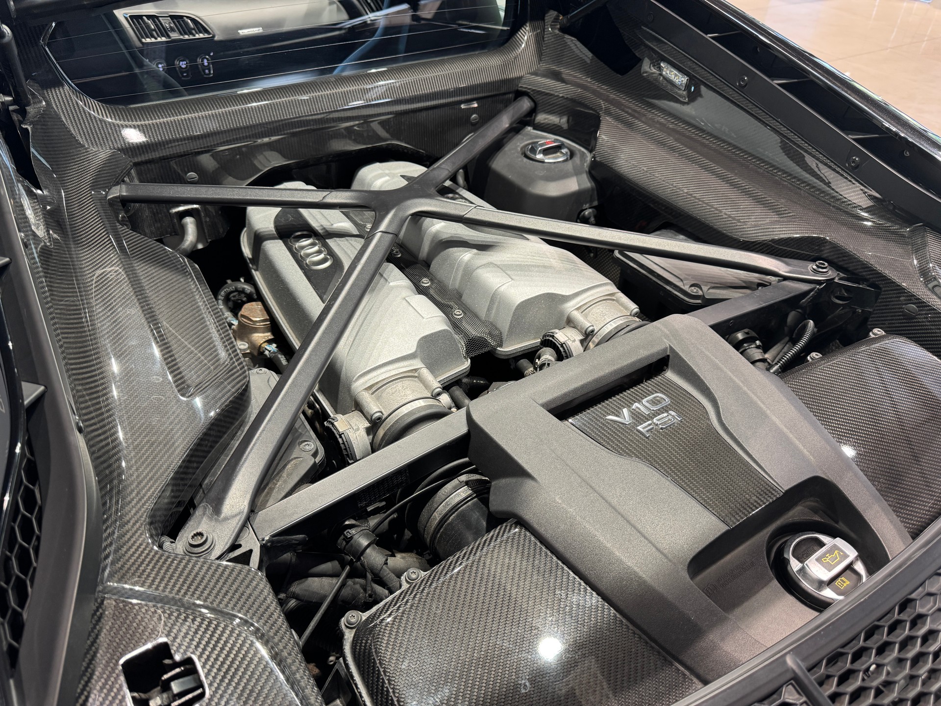 AUDI R8 Coupé 5.2 S-Tronic-image-10