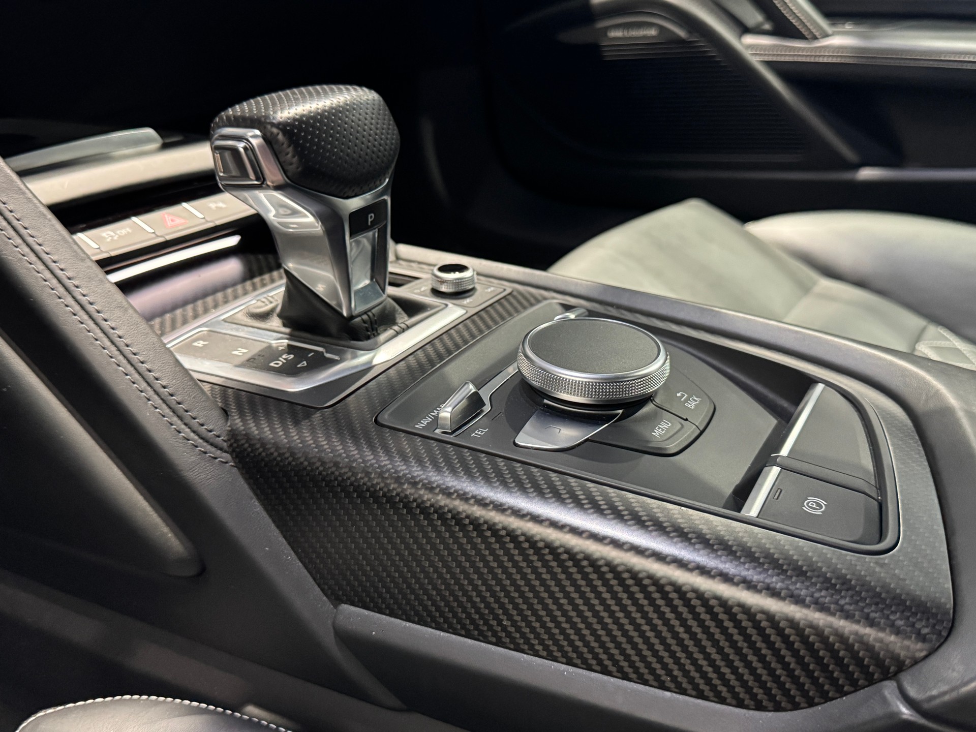 AUDI R8 Coupé 5.2 S-Tronic-image-17
