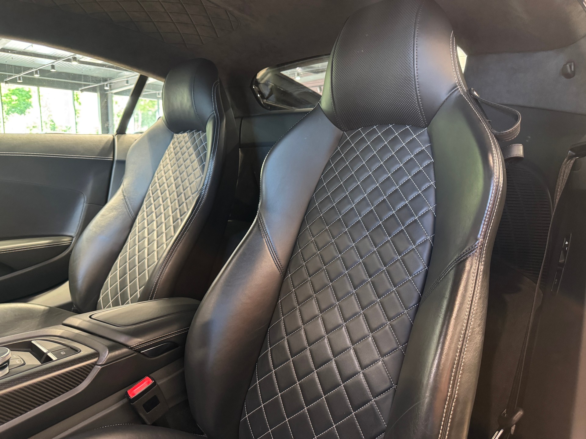 AUDI R8 Coupé 5.2 S-Tronic-image-16