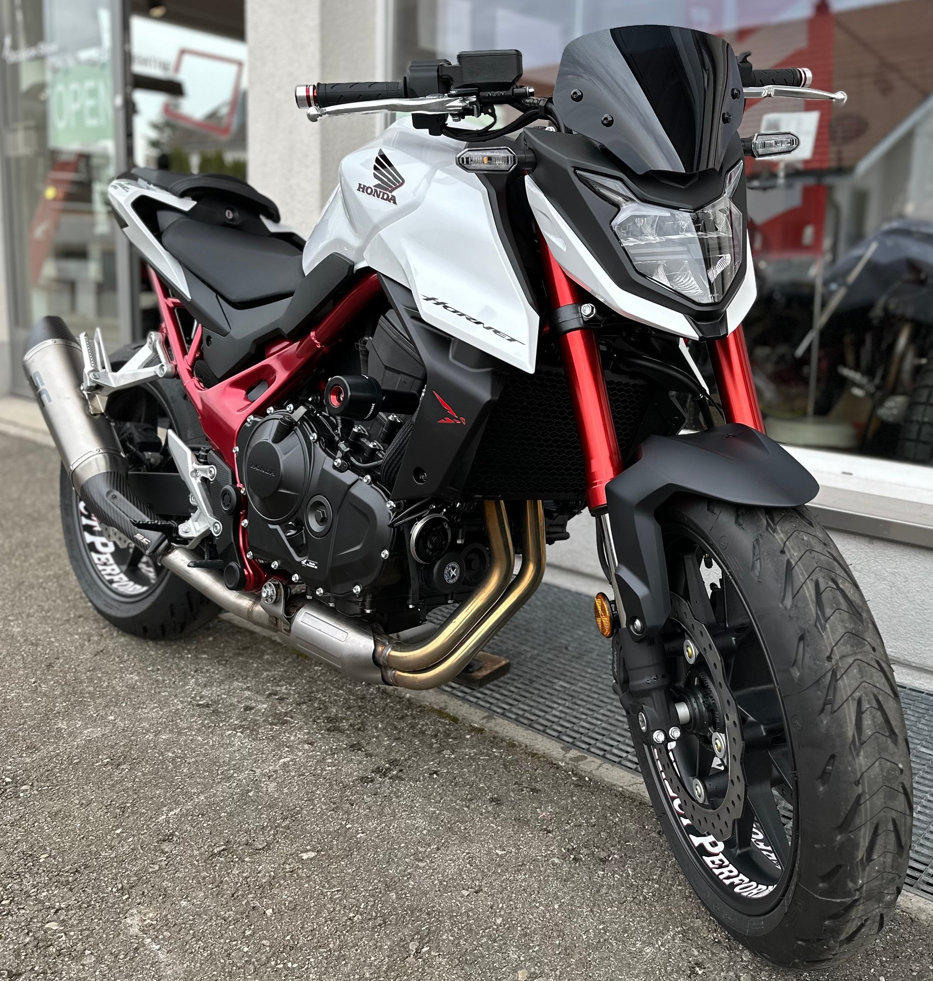 HONDA CB 750 Hornet ** SC-Project & Zubehör**-showroom-element-2