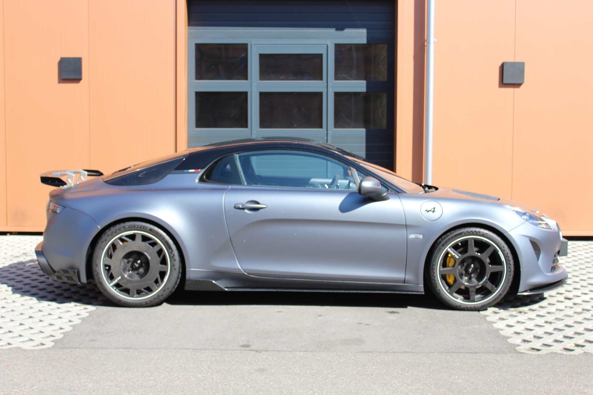 ALPINE A110 R - "Gris Tonnerre Matt * Etrier Jaune * Service gratuit+ Garantie 36 mois "-showroom-element-2