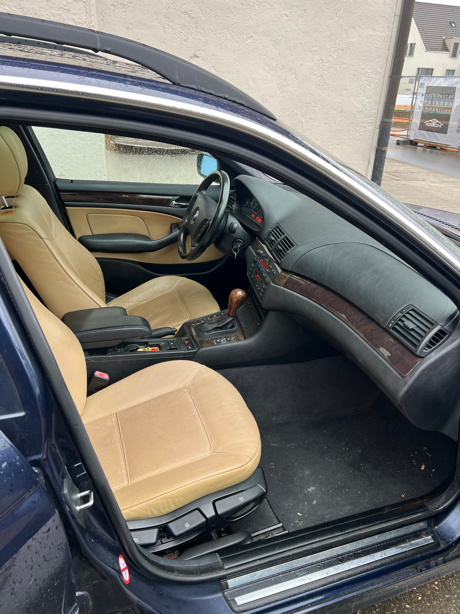 BMW 330xi Touring-image-8