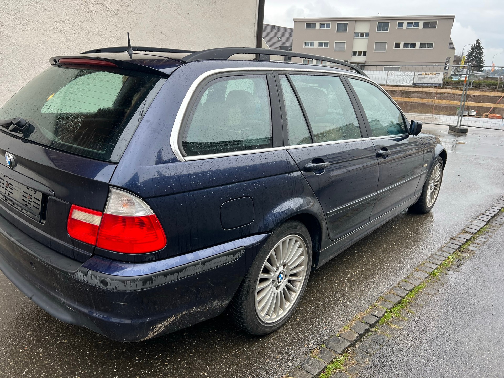 BMW 330xi Touring-image-4