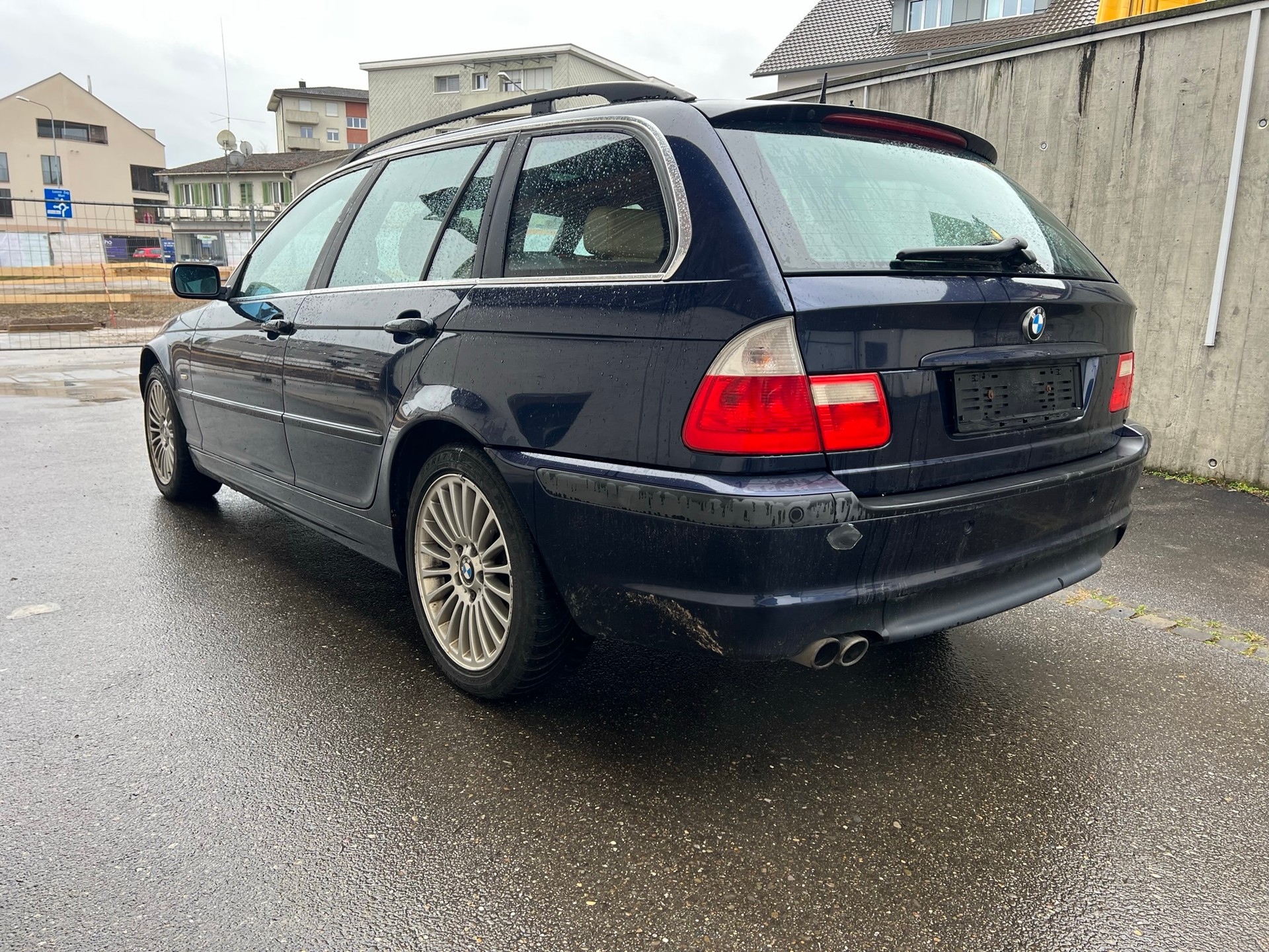 BMW 330xi Touring-image-2