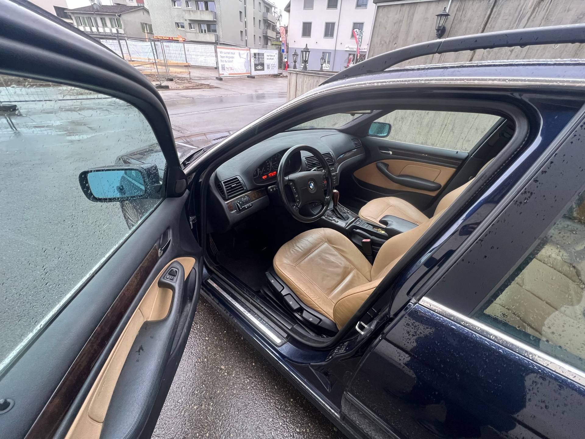 BMW 330xi Touring-image-9