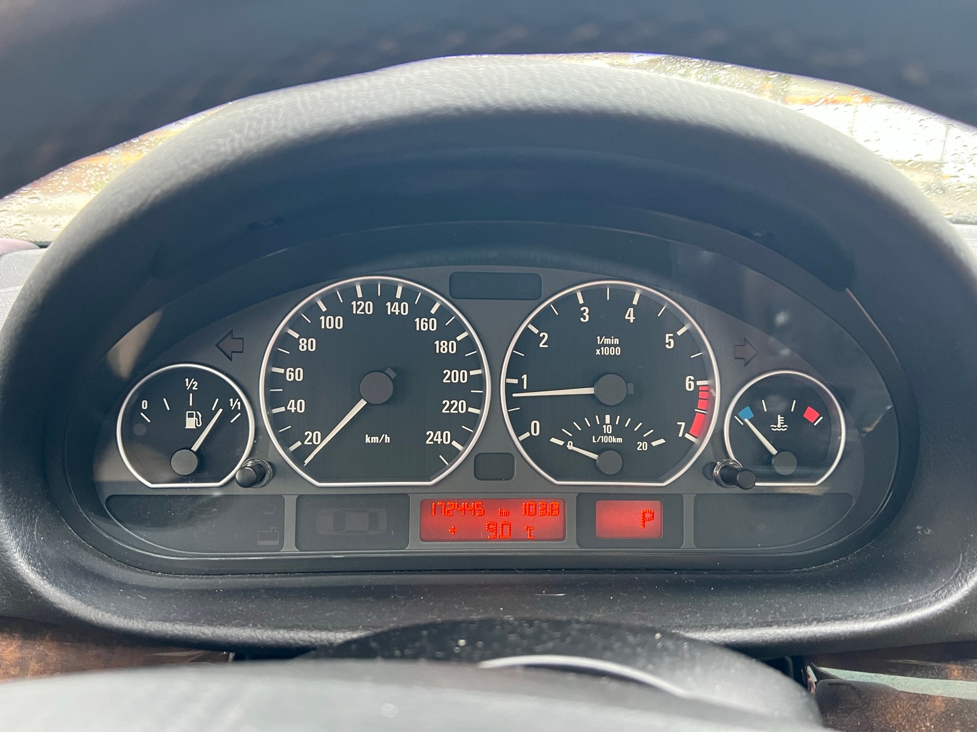 BMW 330xi Touring-image-6