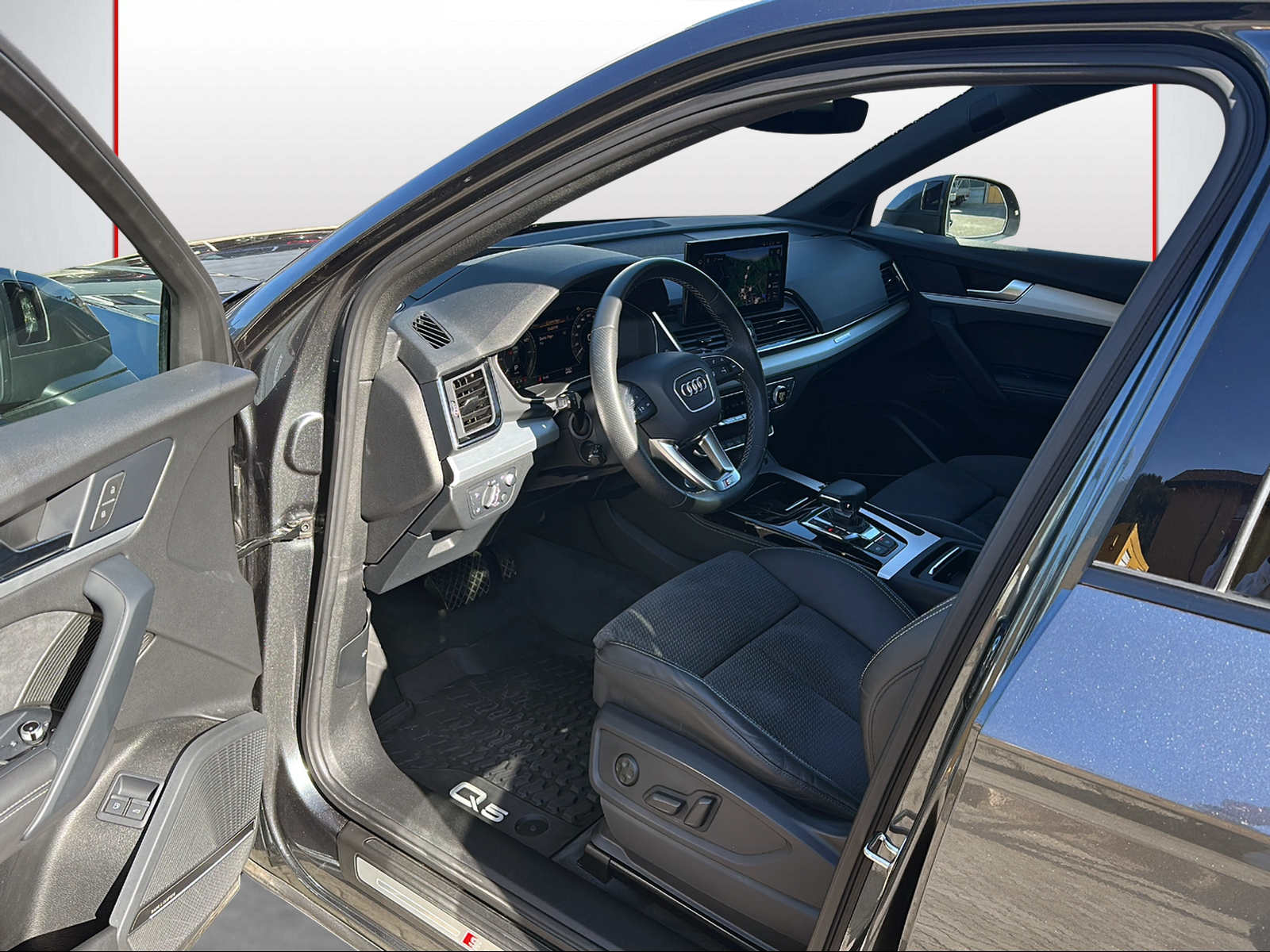 AUDI Q5 55 TFSI e PHEV S line quattro S-tronic-image-5
