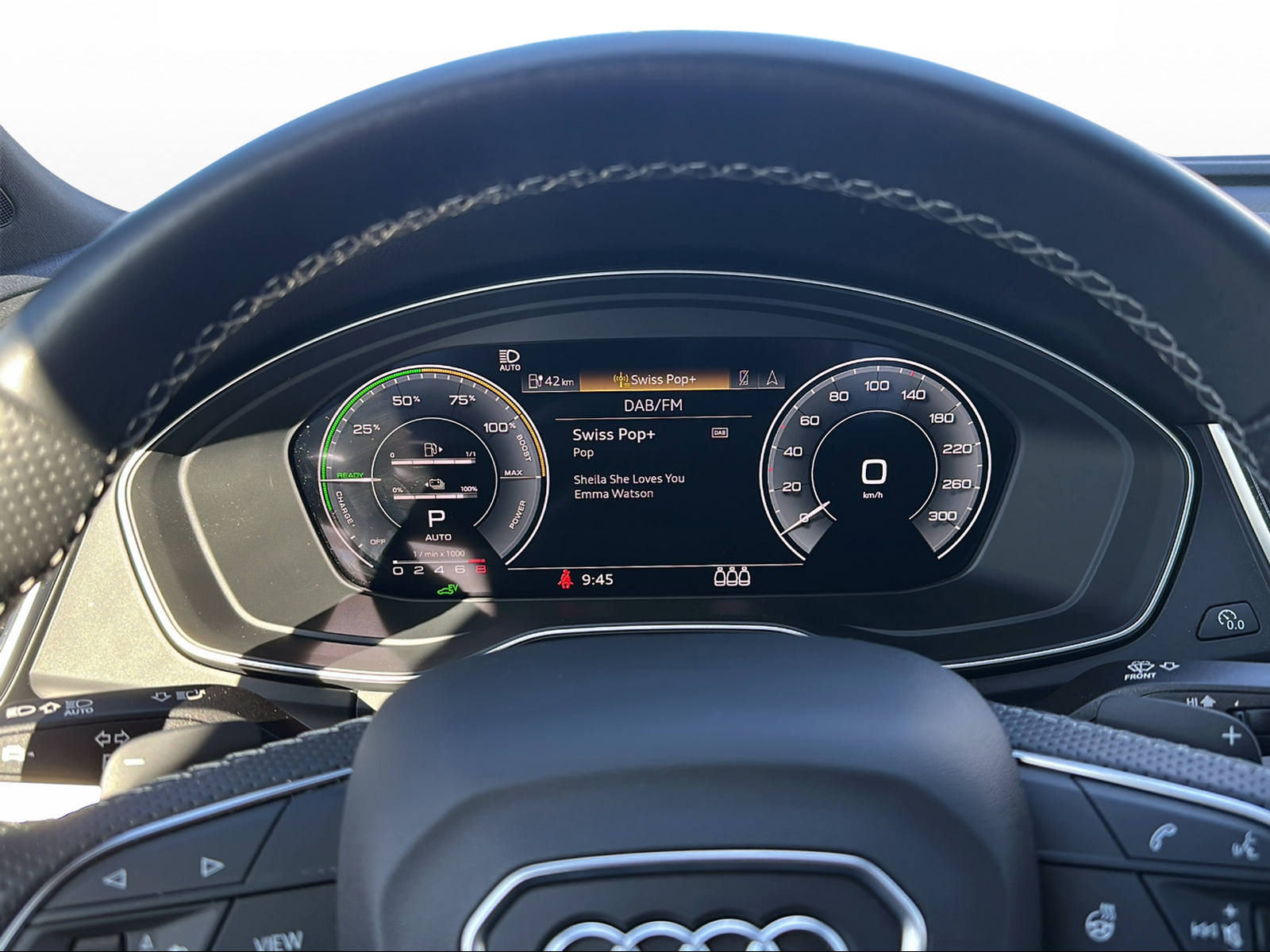 AUDI Q5 55 TFSI e PHEV S line quattro S-tronic-image-4
