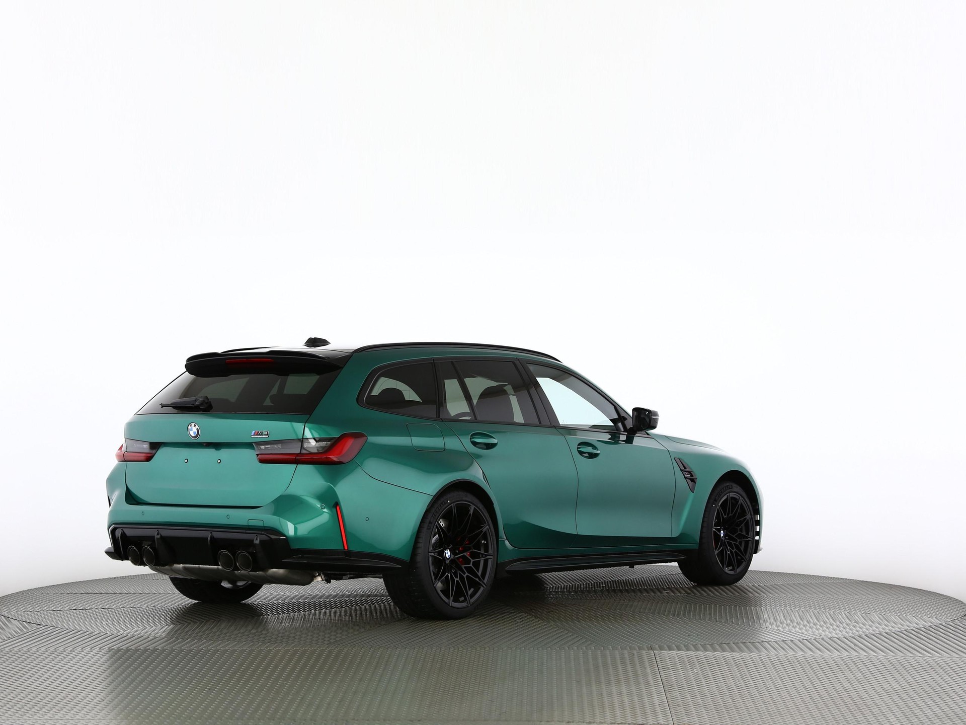 BMW M3 Competition xDrive Touring-image-19