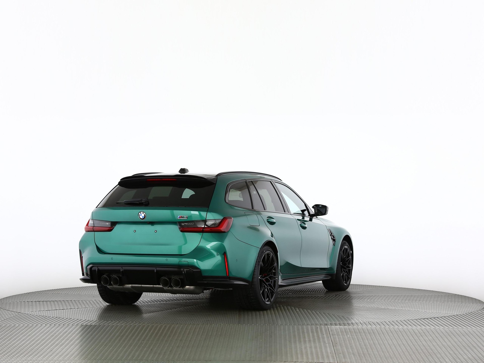 BMW M3 Competition xDrive Touring-image-18