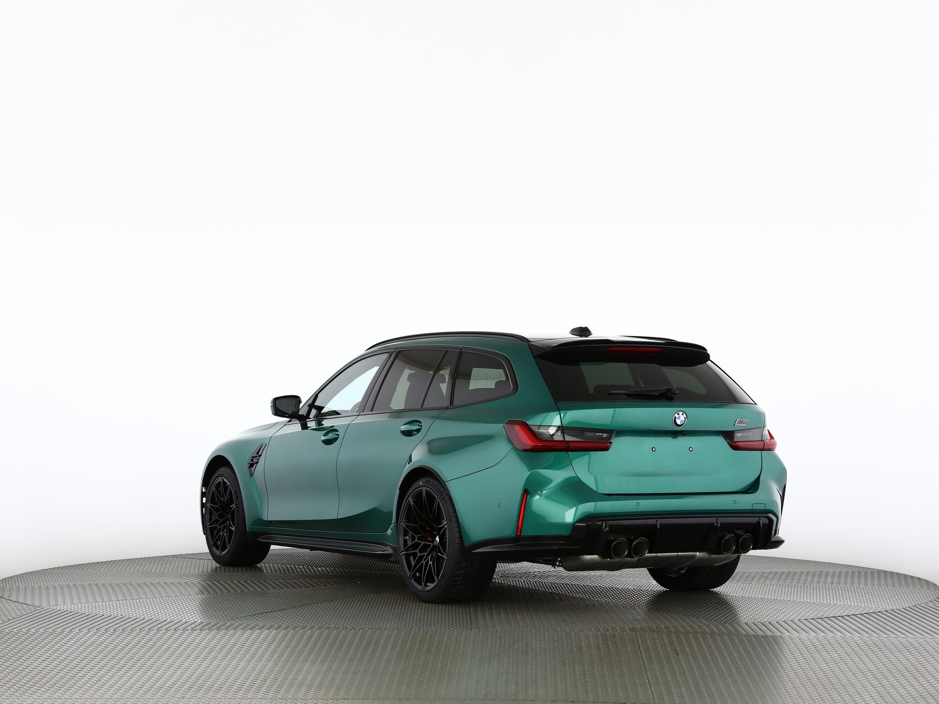 BMW M3 Competition xDrive Touring-image-15