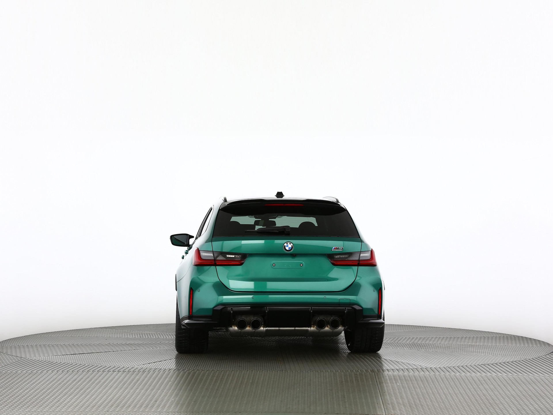 BMW M3 Competition xDrive Touring-image-16