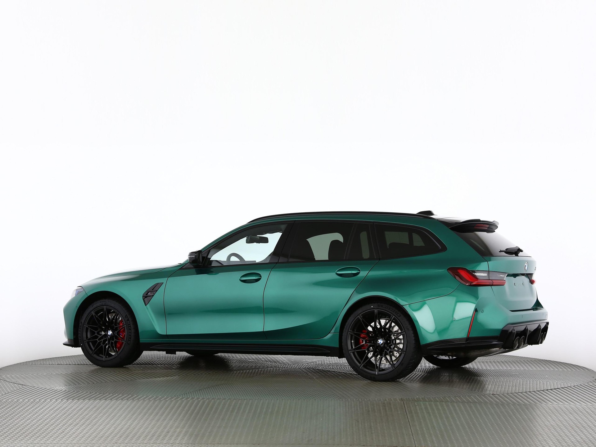 BMW M3 Competition xDrive Touring-image-13