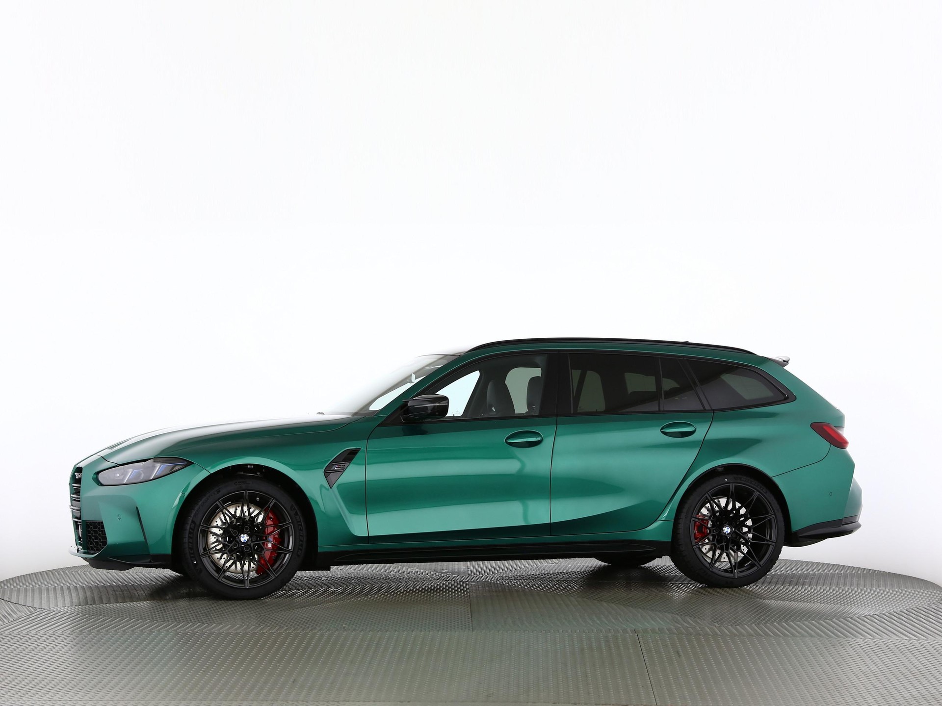 BMW M3 Competition xDrive Touring-image-10