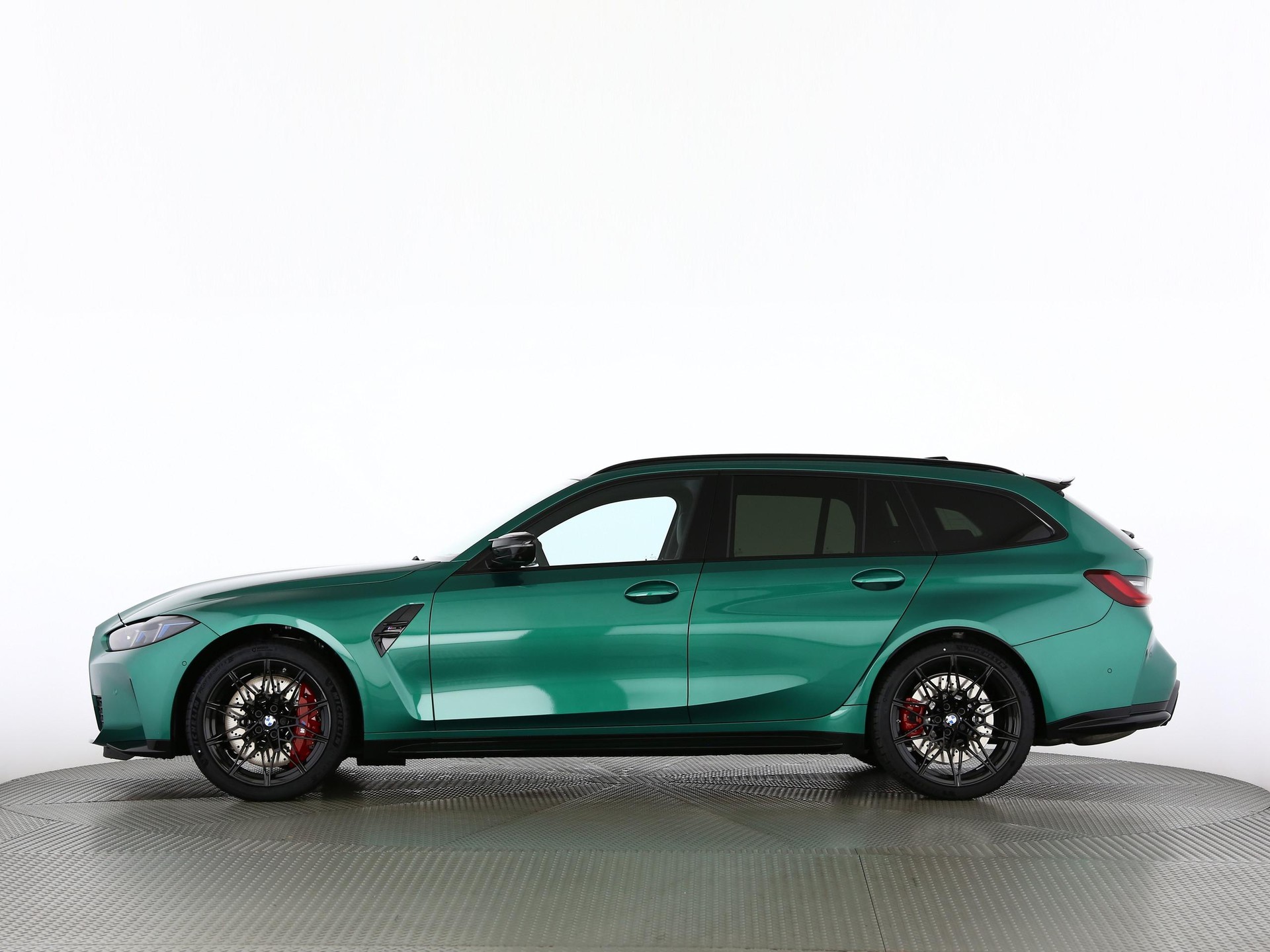 BMW M3 Competition xDrive Touring-image-11