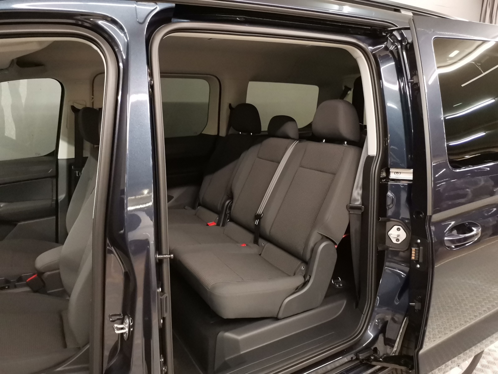 VW Caddy Maxi 1.5 TSI DSG-image-13