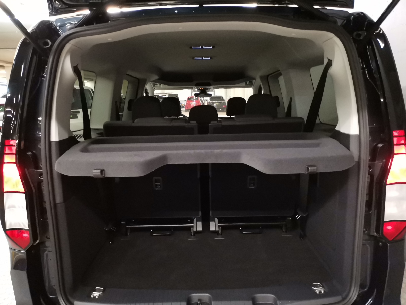 VW Caddy Maxi 1.5 TSI DSG-image-10