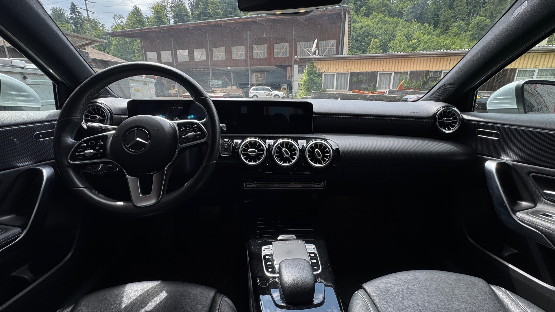 MERCEDES-BENZ A 200 Progressive 7G-DCT-image-8