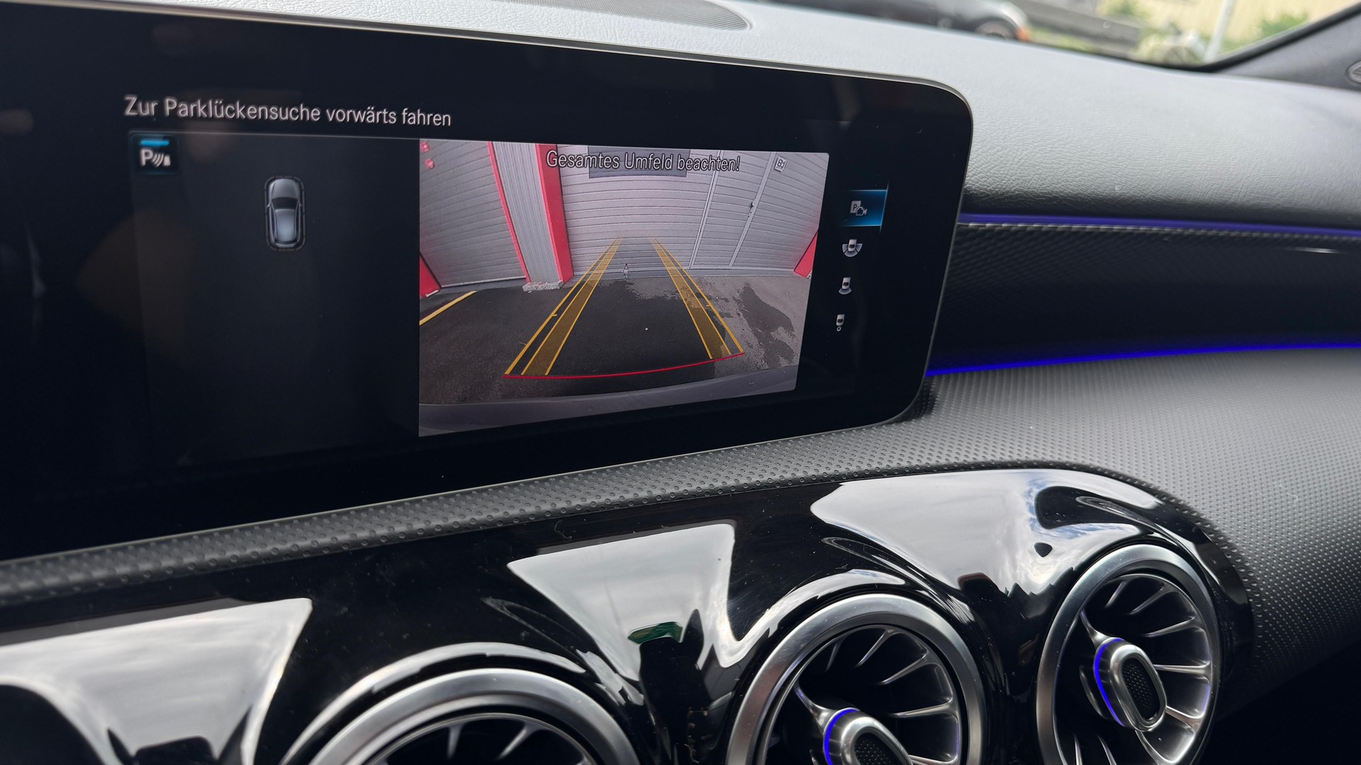 MERCEDES-BENZ A 200 Progressive 7G-DCT-image-14